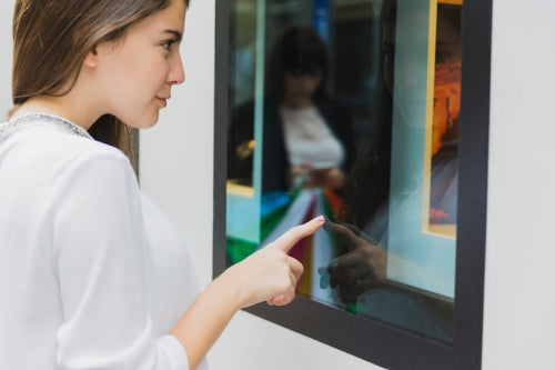 How Businesses Can Benefit from Digital Signage in Public Spaces