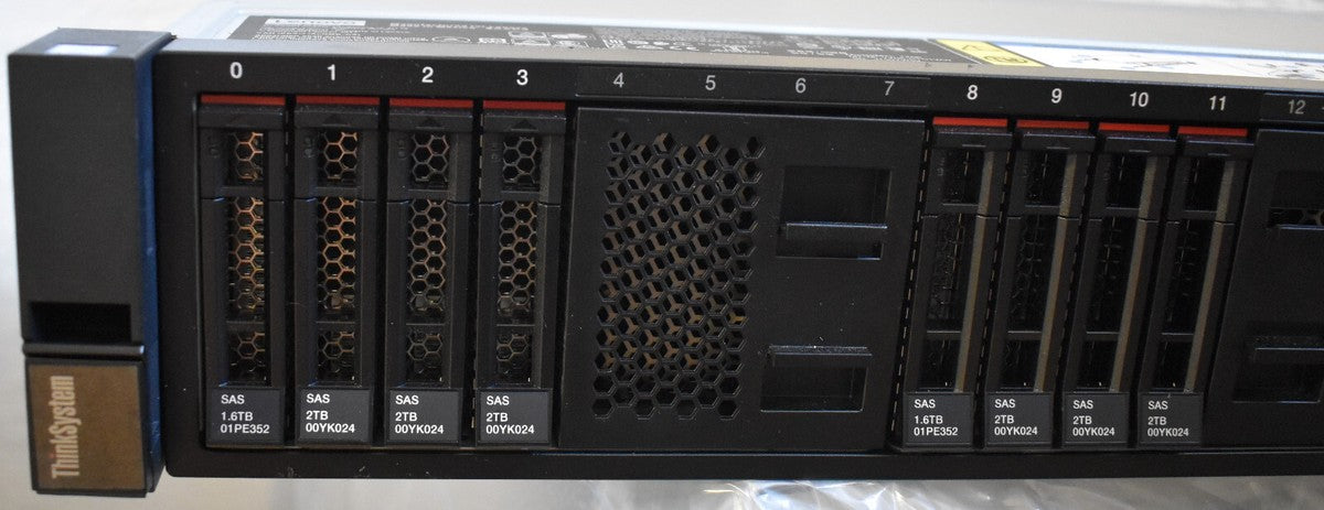 Serveur Edge Lenovo ThinkSystem SE350 Xeon D-2143IT, 48 Go de RAM, 2 SSD de 1,92 To