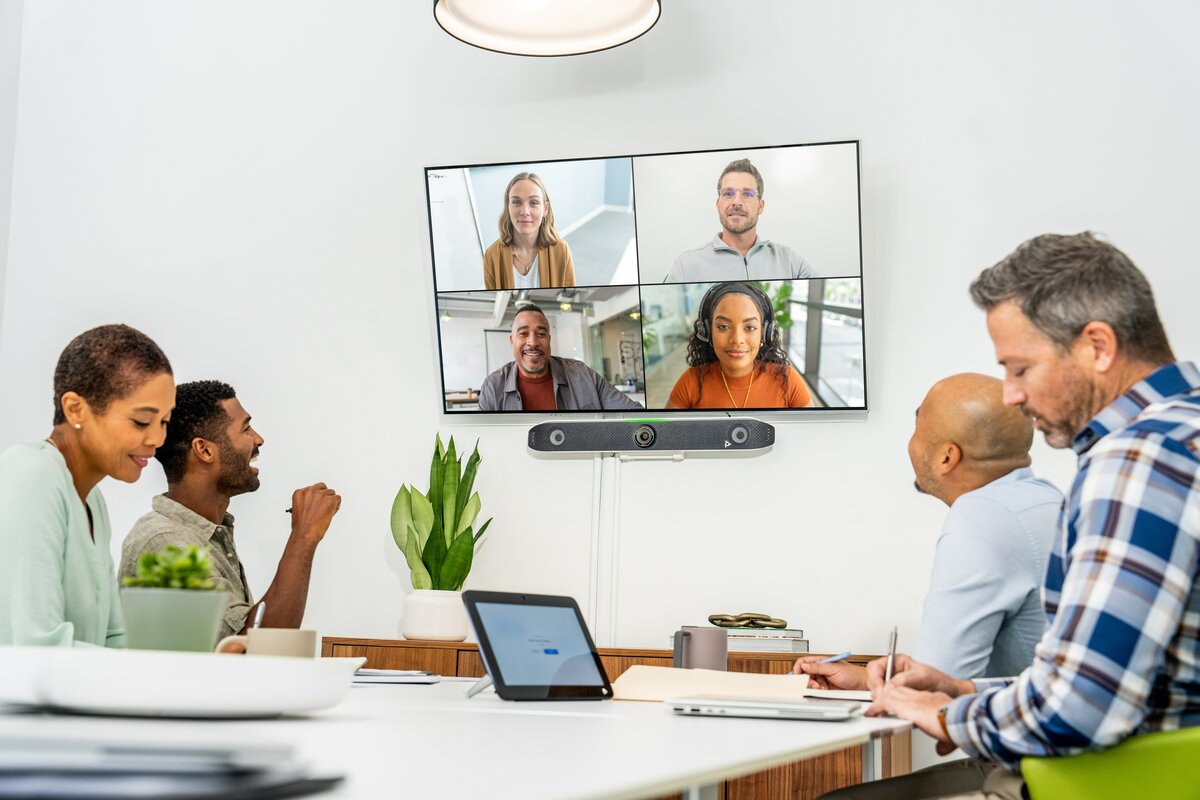 Barre vidéo Poly Studio X52 avec kit de contrôleur TC10, sans radio, conforme TAA