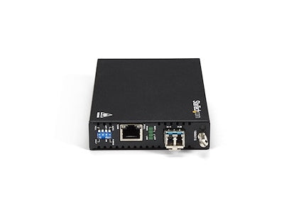 Convert and extend Gigabit Ethernet connections up to 20 km using LC single-mode fiber with the StarTech ET91000SM20. This high‑performance copper-to-fiber media converter supports both standalone deployment and rack mounting, ideal for enterprise networking. Offers reliable, long-distance connectivity while maintaining TAA compliance.