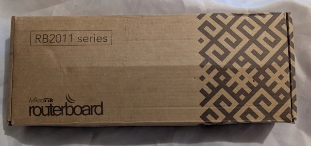HP Aruba CX 9300 Switch Series L6-20 220V-NA, 32GB RAM, 400Gbps