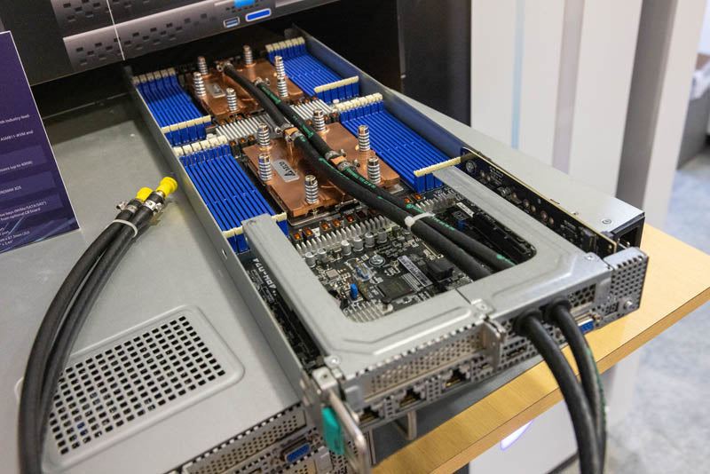 Serveur refroidi par liquide ASUS RS720QA-E12-RS8U 2U4N AMD EPYC 9004