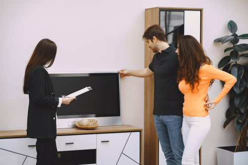Choosing Between NEC, LG, and Samsung for Large-Format Displays