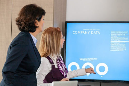 Choosing the Right Digital Signage Display for Corporate Needs