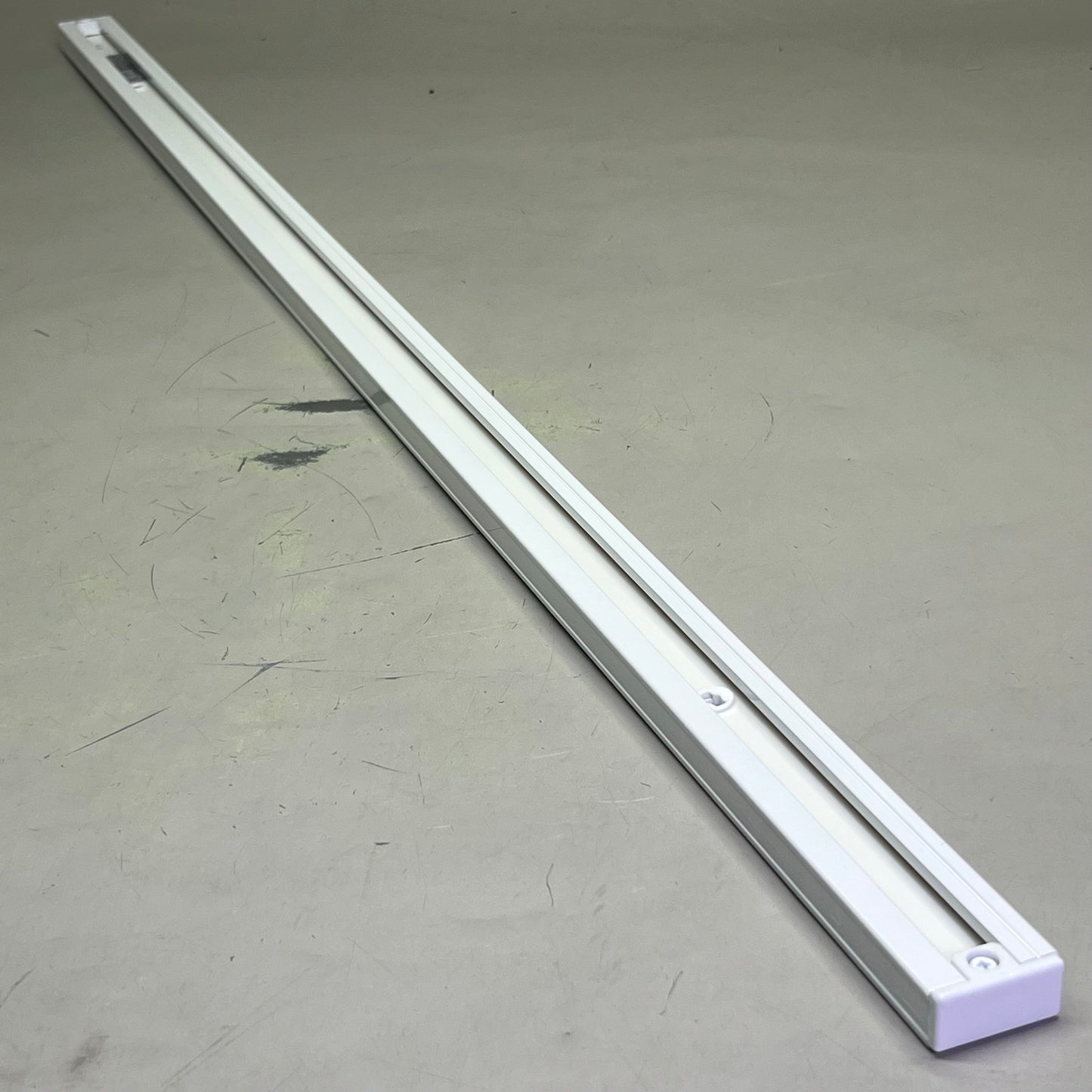 LEVITON Single Circuit Track Lighting Sz  4’, White Finish LT4P