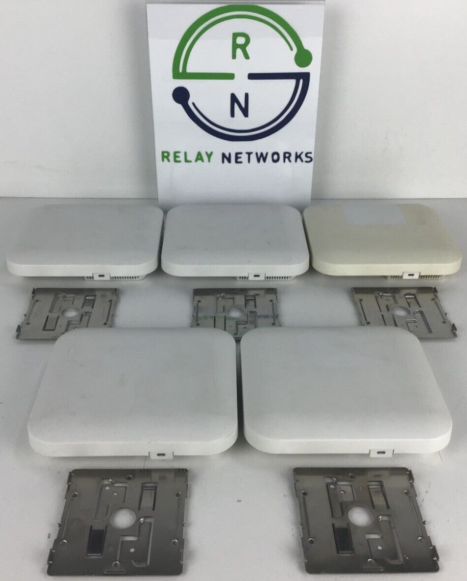 Support mural Extreme Networks WS-MBI-WALL04 pour AP3916ic
