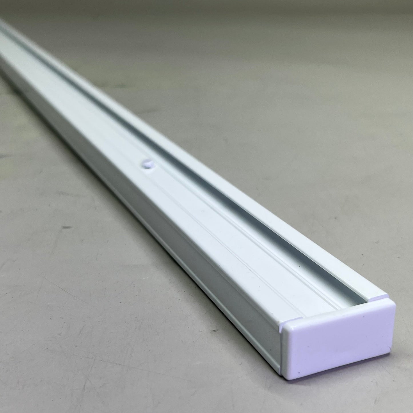 LEVITON Single Circuit Track Lighting Sz  4’, White Finish LT4P