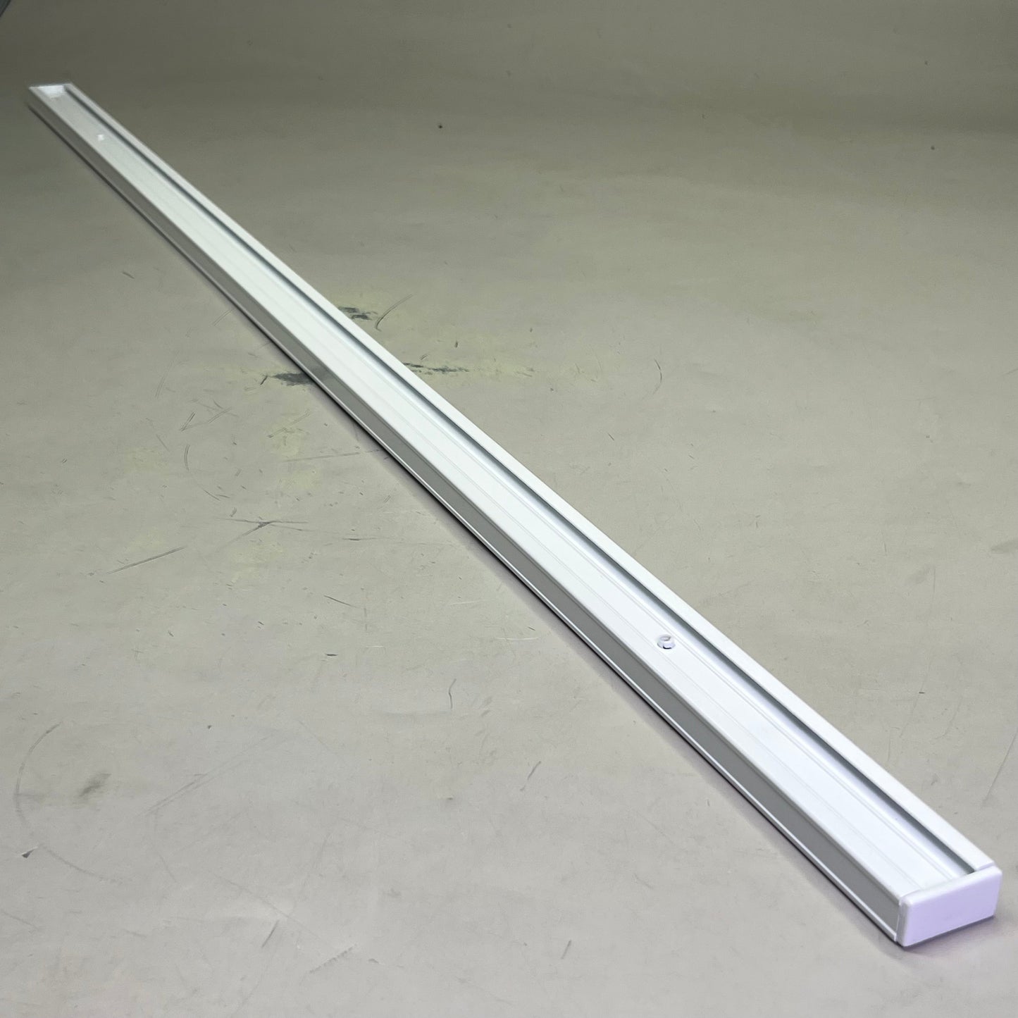 LEVITON Single Circuit Track Lighting Sz  4’, White Finish LT4P