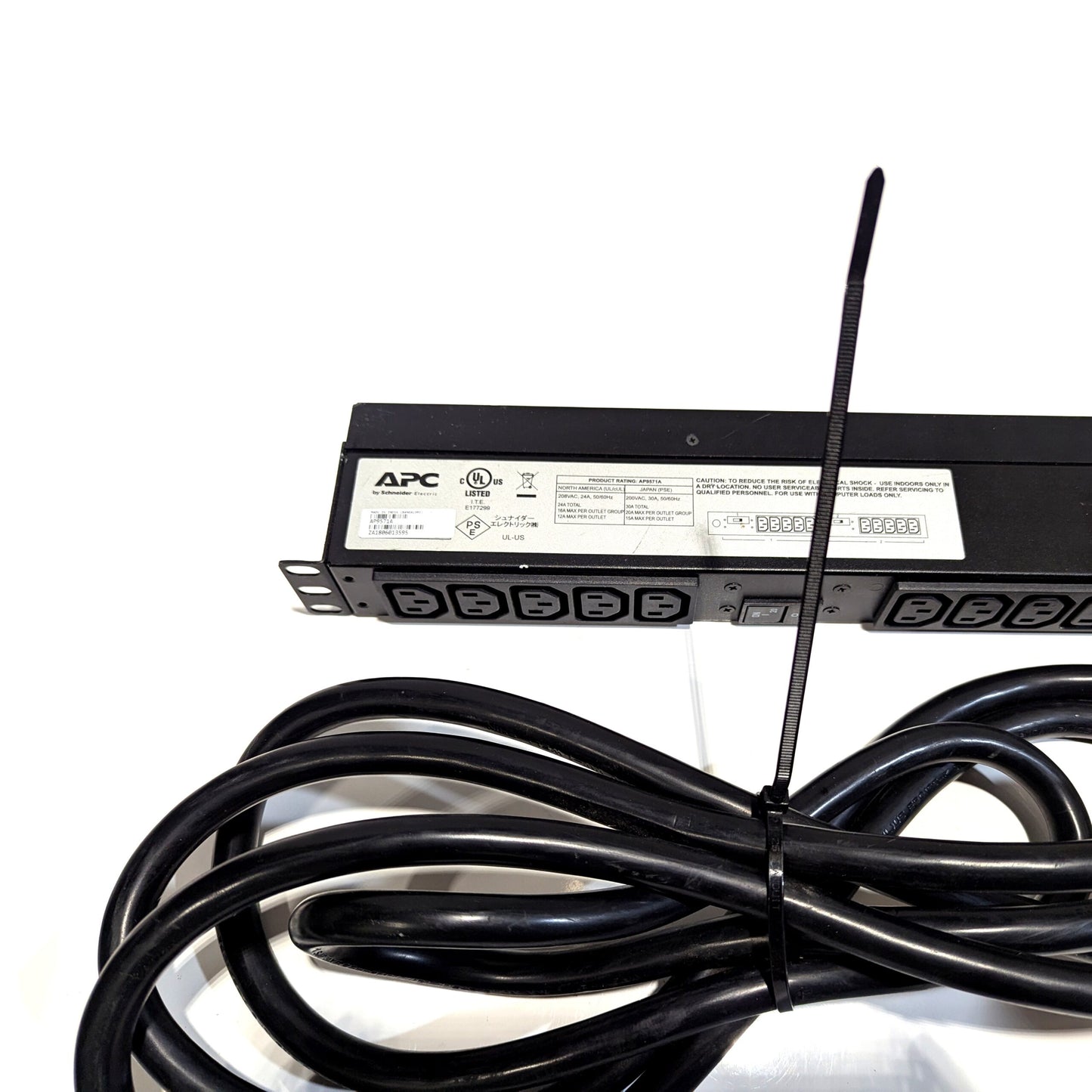 Cordon d'alimentation APC 16 A 208 V C19 vers L6-30P 8 pi (AP9896)