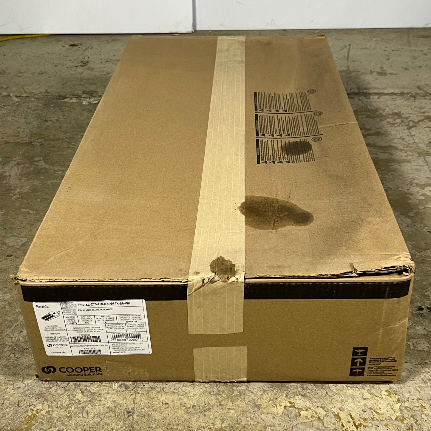 COOPER LIGHTING SOLUTIONS Area Light 120-277V 50/60Hz Sz 32.5" L X 17" W White