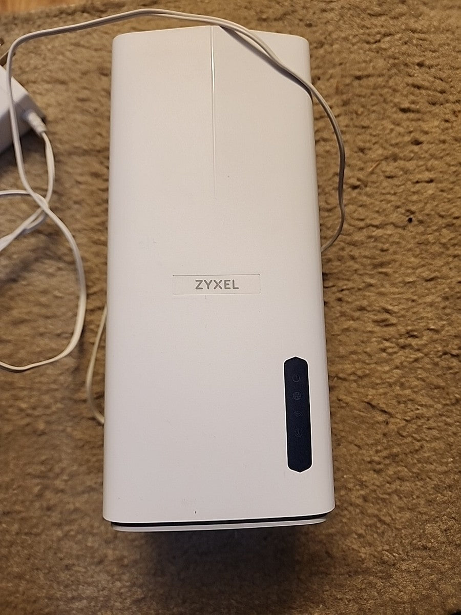 Routeur tribande Wi-Fi 6E ZYXEL EX7710-B0, 10 GbE, 7 ports, États-Unis
