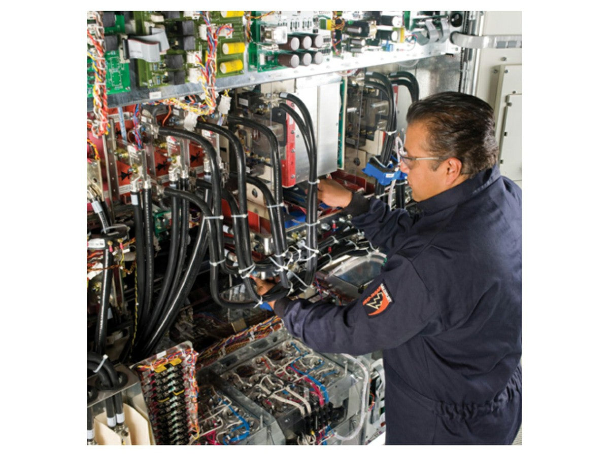 (1) Year Advantage Ultra Service Plan for (1) EPS 6000 150 to 225 kVA UPS. Designed for mission-critical infrastructure, this plan ensures optimized performance, compliance, and expert coverage tailored to APC's UPS systems.